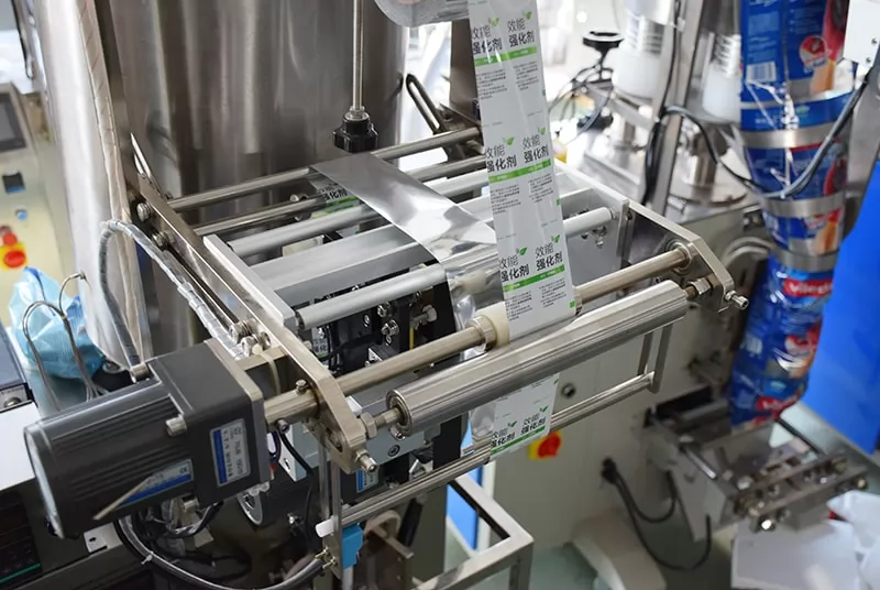 Sauce packing machine