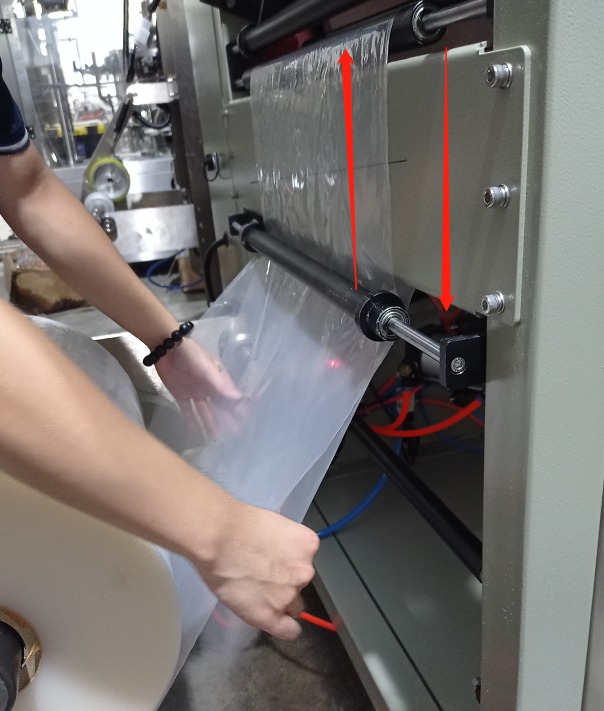 How To Install A Film Roll On A Vertical Packaging Machine