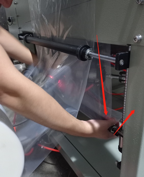 How To Install A Film Roll On A Vertical Packaging Machine