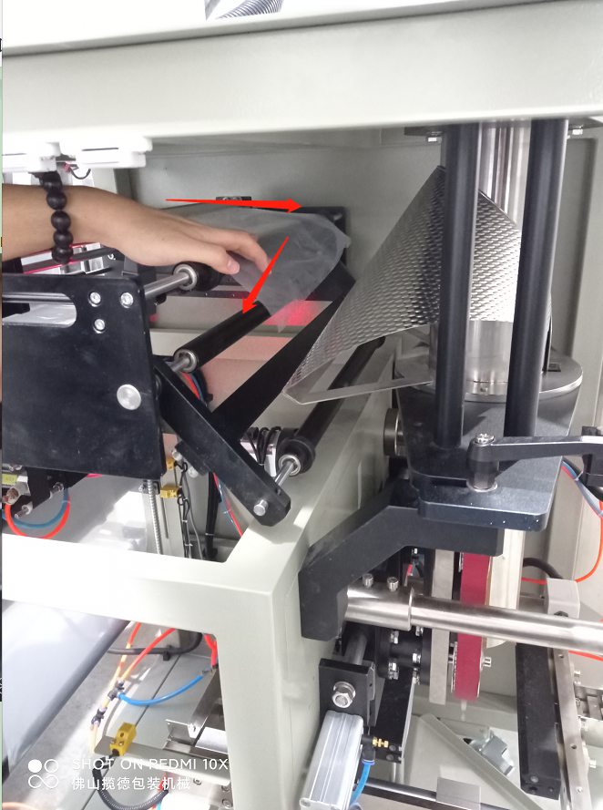 How To Install A Film Roll On A Vertical Packaging Machine