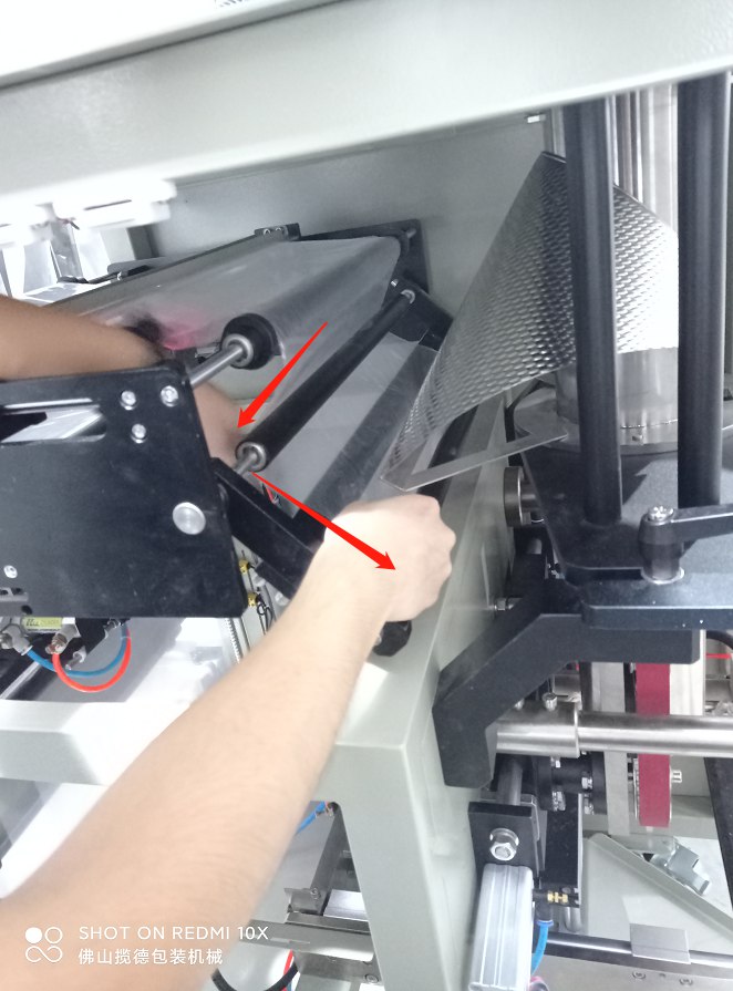 How To Install A Film Roll On A Vertical Packaging Machine