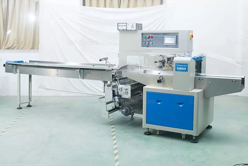 Sausages packing machine