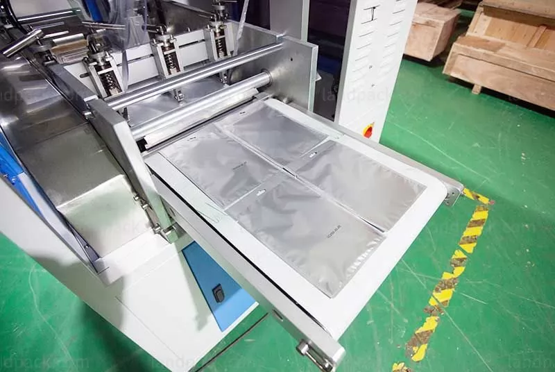 masks packing machine