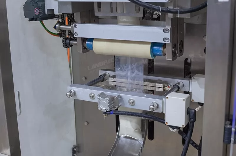 vertical form fill seal packaging machine