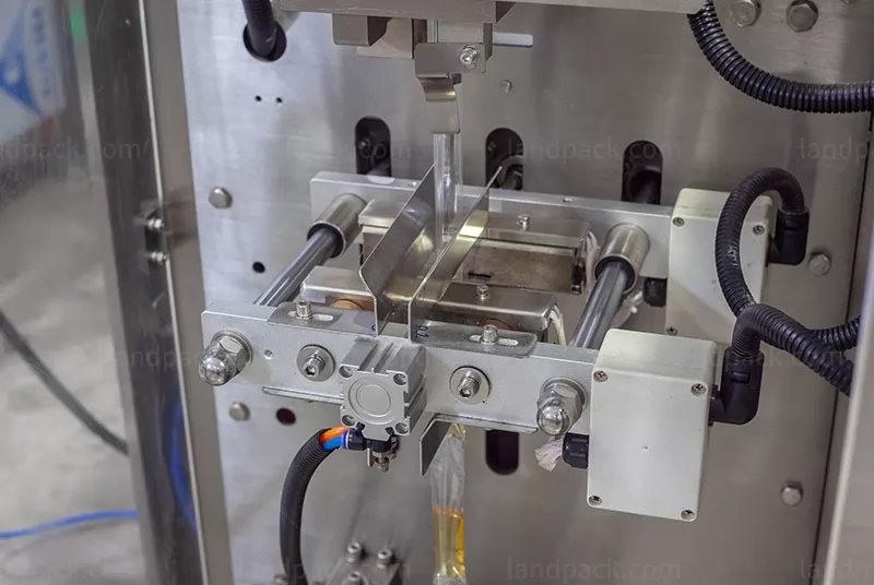 automatic liquid packaging machine