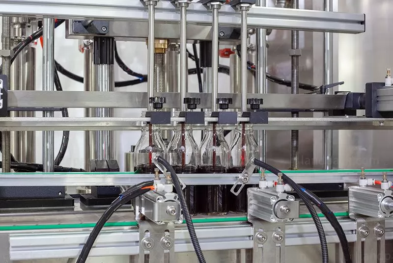 automatic liquid filling line