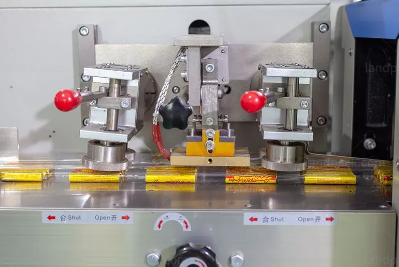 pillow packing machine