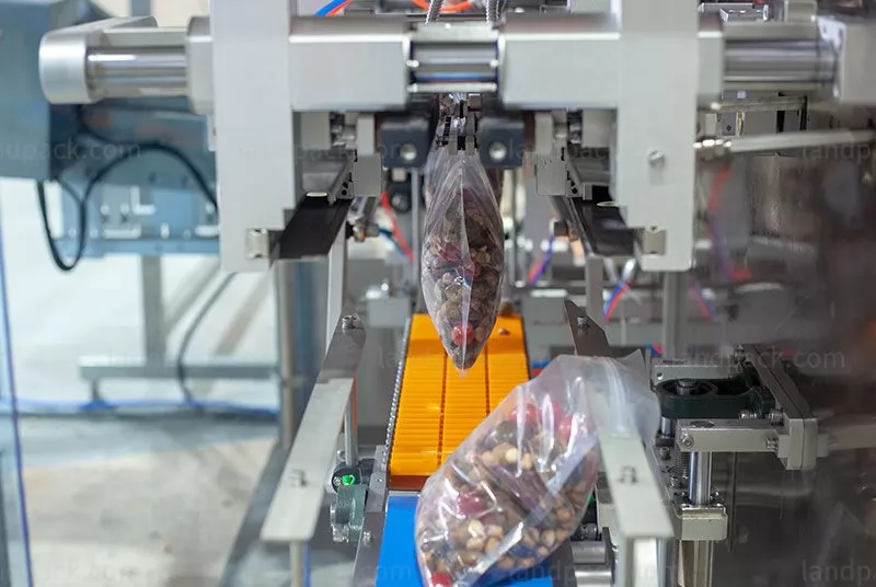 automatic nuts packing machine