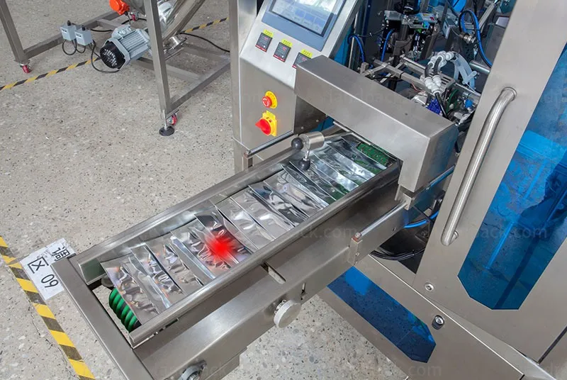 zip lock packing machine