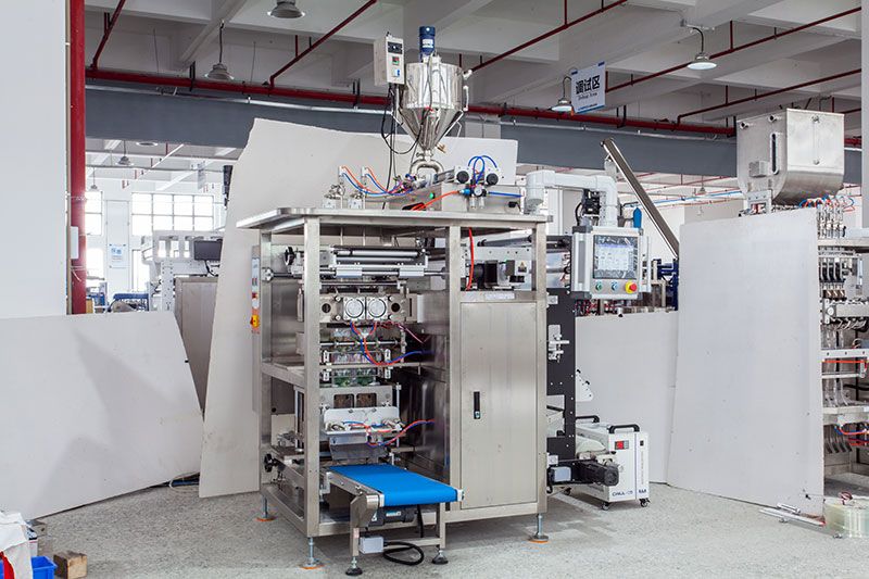 Double Lane Bottle Shaped Pouch Sachet Packing Machine For Liquid Drinks