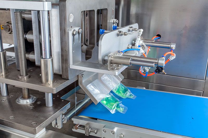 Double Lane Bottle Shaped Pouch Sachet Packing Machine For Liquid Drinks