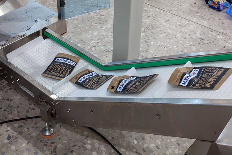 automatic nuts packing machine