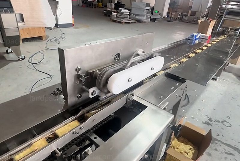 Automatic Sandwich Biscuit Flow Wrapping Machine With Cream Injector