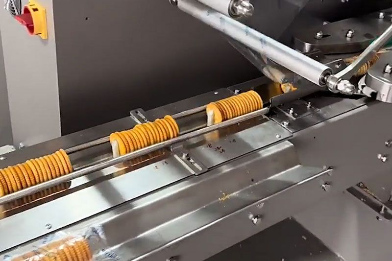 Automatic Feeding Packing Line Horizontal Biscuit Packaging Machine