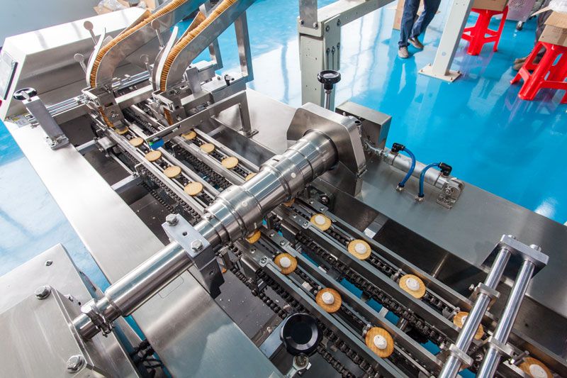 Biscuit Sandwiching Machine with Biscuit Flow Packing Machine