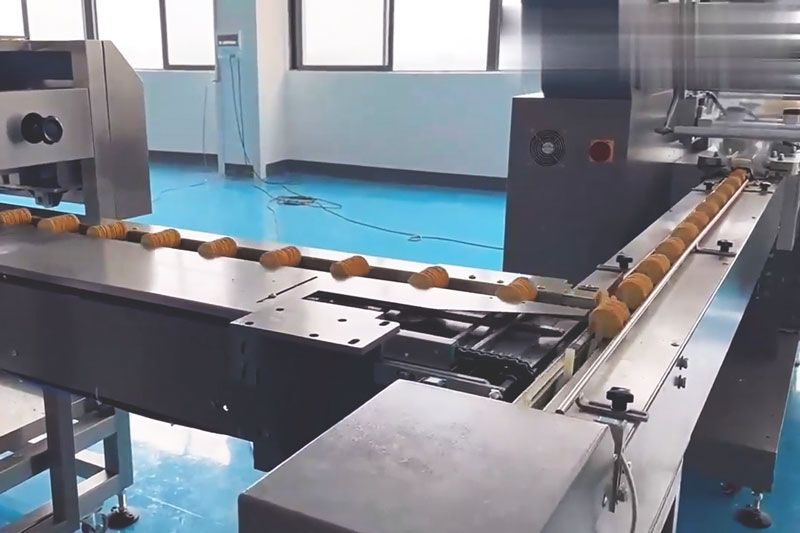 Biscuit Sandwiching Machine with Biscuit Flow Packing Machine