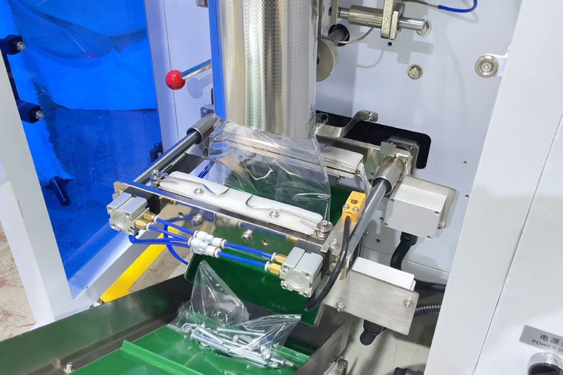 Automatic Gummy Counting Packing Machine With 10 Vibrating Feeder